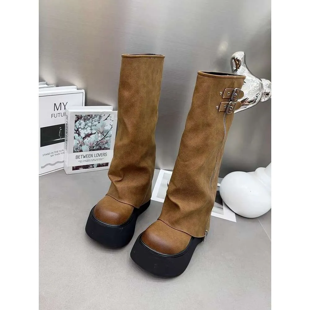 Stivali da stilista alla moda in stile britannico Martin per le donne 2024 Nuovo autunno/inverno Stivali corti con suola spessa e piccoli pantaloni,_voghion.com