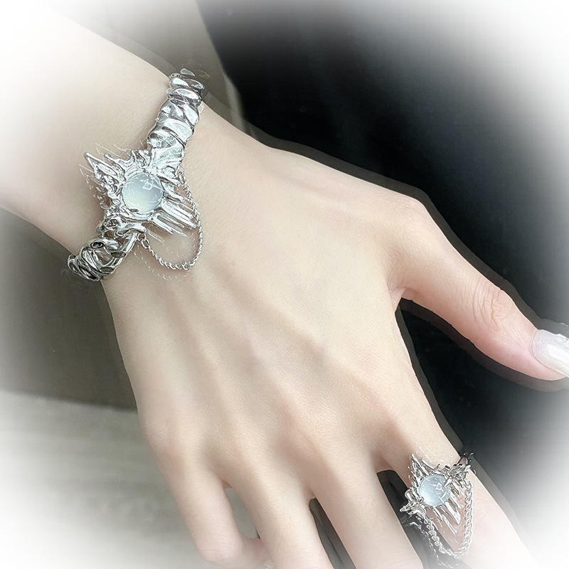 Bracciale futuristico in metallo liquido e agata bianca_voghion.com