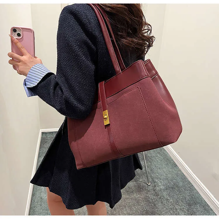 Damen Große Kapazität Pendler Nischendesign Lässig Alles Einfache Mode Pu Textur Einzelne Schulter Tragbarer Eimer_voghion.com
