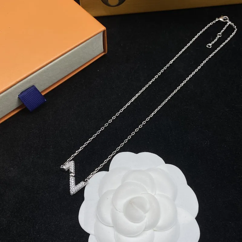 Mit BOX Klassische Titanstahl-Buchstabenkette Designer Damen Gold Silber Halsketten Herren Geschenk Freundin Hochzeit_voghion.com