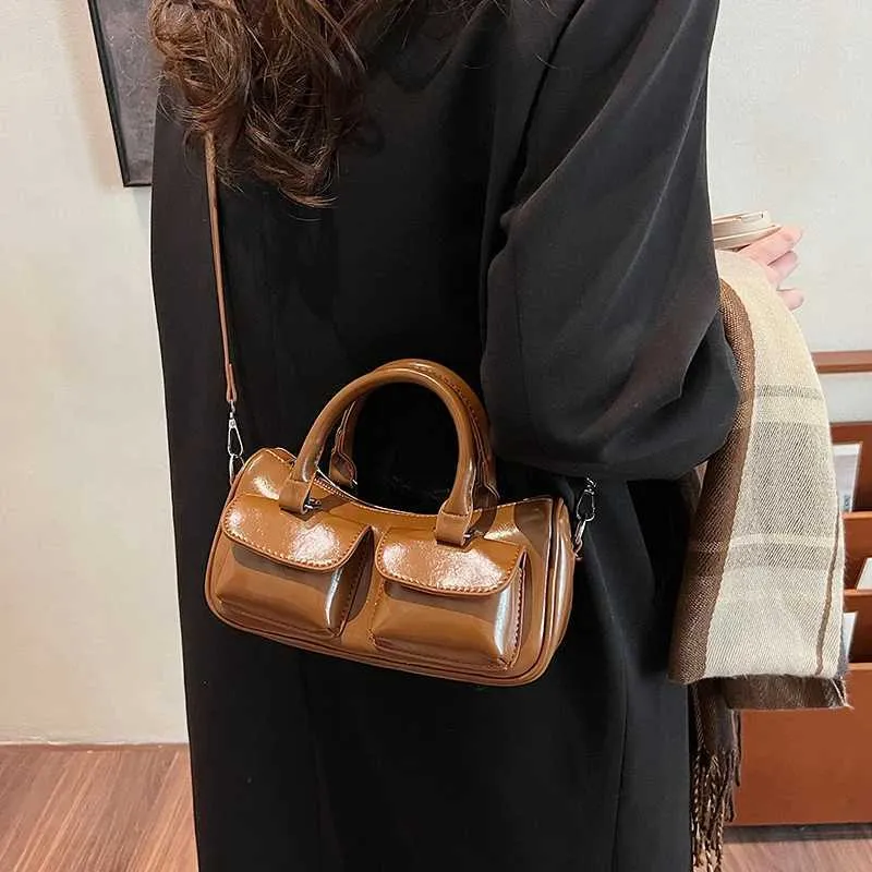 Ladies fashionable small handbag solid color PU retro mailman bag autumn and winter new style single shoulder crossbody_voghion.com
