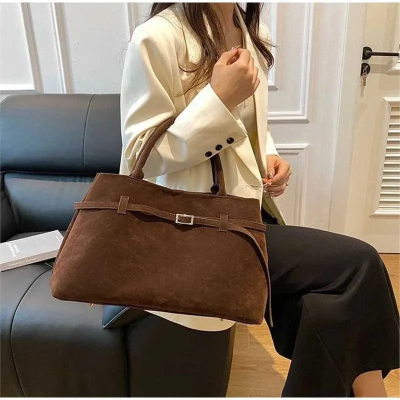 Madinga rudens ruda moteriška retro zomšos didelės talpos pečių diržo sagtimi moteriška rankinė pažastims Ba241104_voghion.com