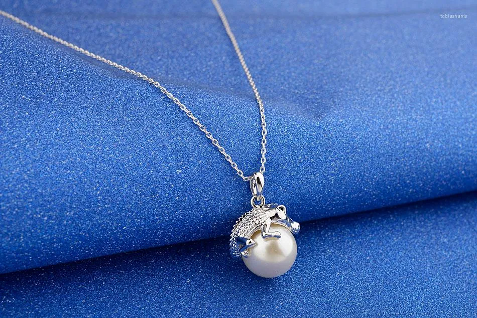 Chains Top Quality Italina Brand Exquisite Mosaic White Pearl Crocodile Pendant Clavicle Chain Necklace For Women_voghion.com