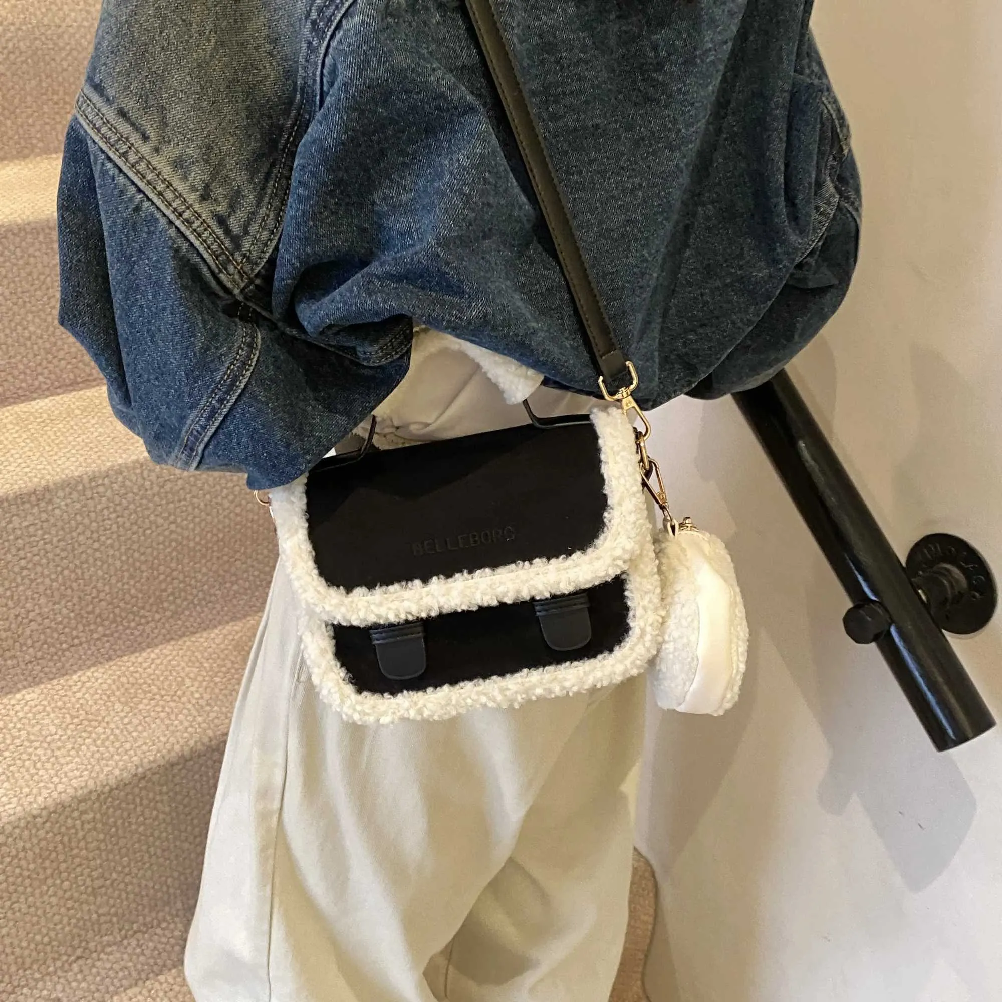 Nuevos bolsos de alta gama y de nicho con forma de cruz congelada para 2024 Y241216_voghion.com