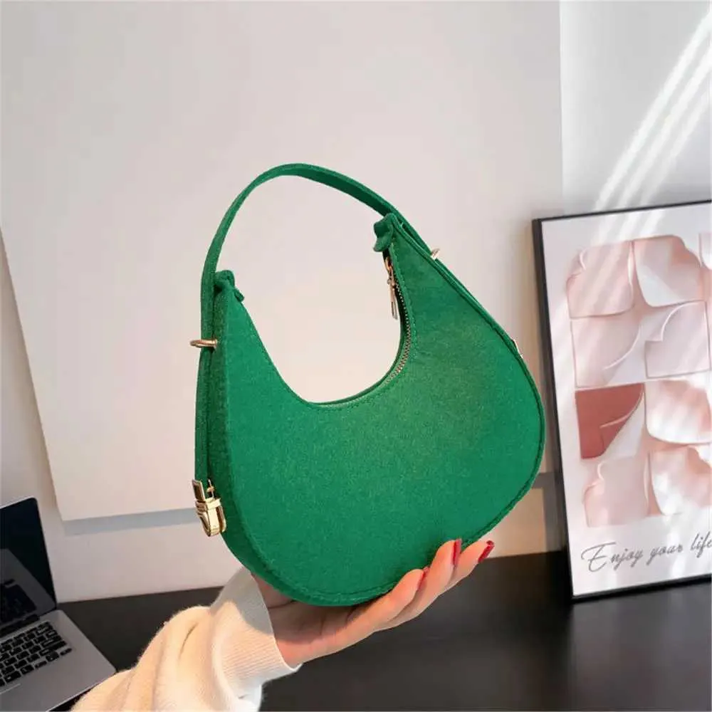 2024 New Alligator Pattern Shoulder Womens Small Handle Lower Arm Clutch Crescent Saddle Handbag Garbage Bag Y241123_voghion.com