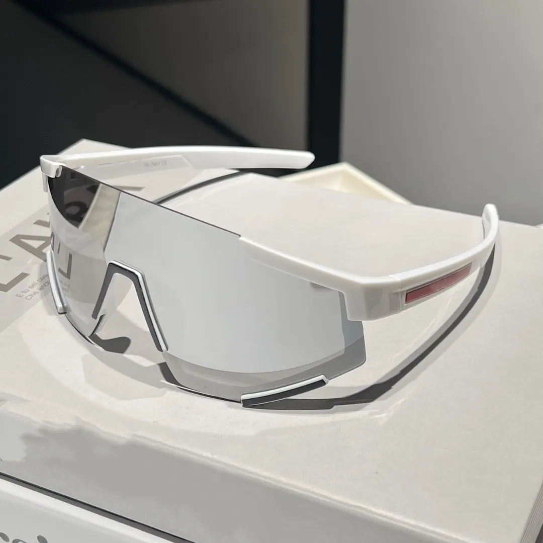 Designer Shield Visiera bianca Striscia rossa Uomo Donna Occhiali da ciclismo Uomo Moda Occhiali da sole polarizzati Sport all'aria aperta Corsa_voghion.com
