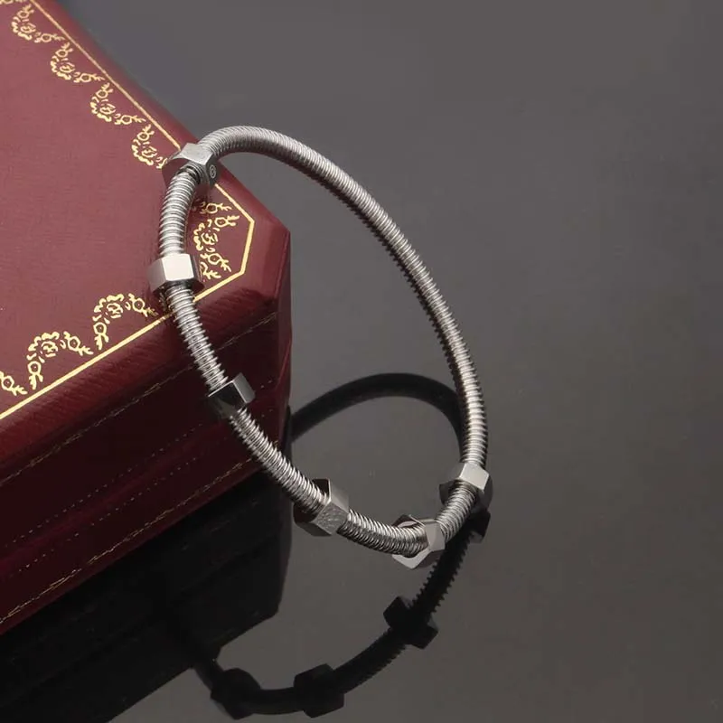 Pulsera rígida de tornillo para mujer joya de diseño en oro_voghion.com
