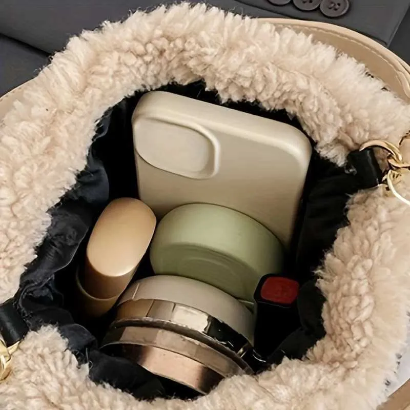 Sac de créateur Mini sac en peluche tendance en forme de croix avec Drstrip - sac seau doux et pelucheux pour femme avec bandoulière amovible en polyester_voghion.com