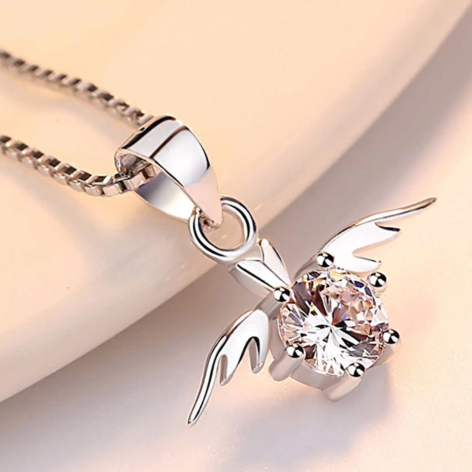 Collana con ciondolo ali d'angelo in cristallo gioiello donna_voghion.com
