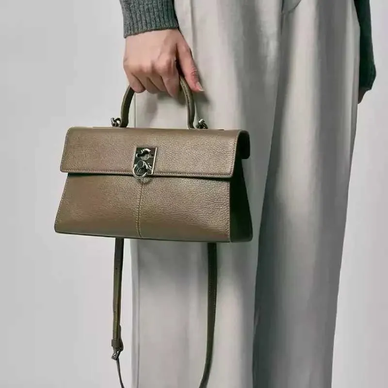 Stilvolle Umhängetasche für Damen, Designer-Umhängetasche mit Clamshell-Griff oben, Vollleder, mit Riegel, Umhängetasche, Ba241216_voghion.com