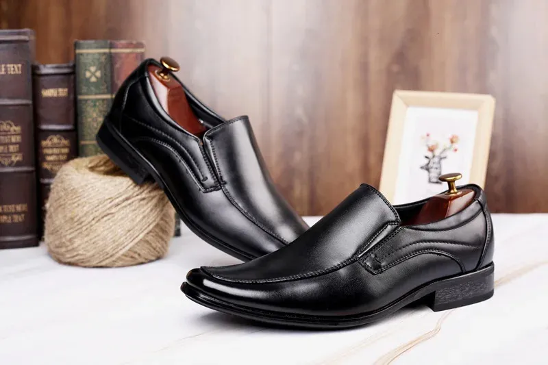 Vestidos clássicos de couro para negócios, elegantes e formais, sapatos Oxford para casamento e escritório, masculinos 240930_voghion.com