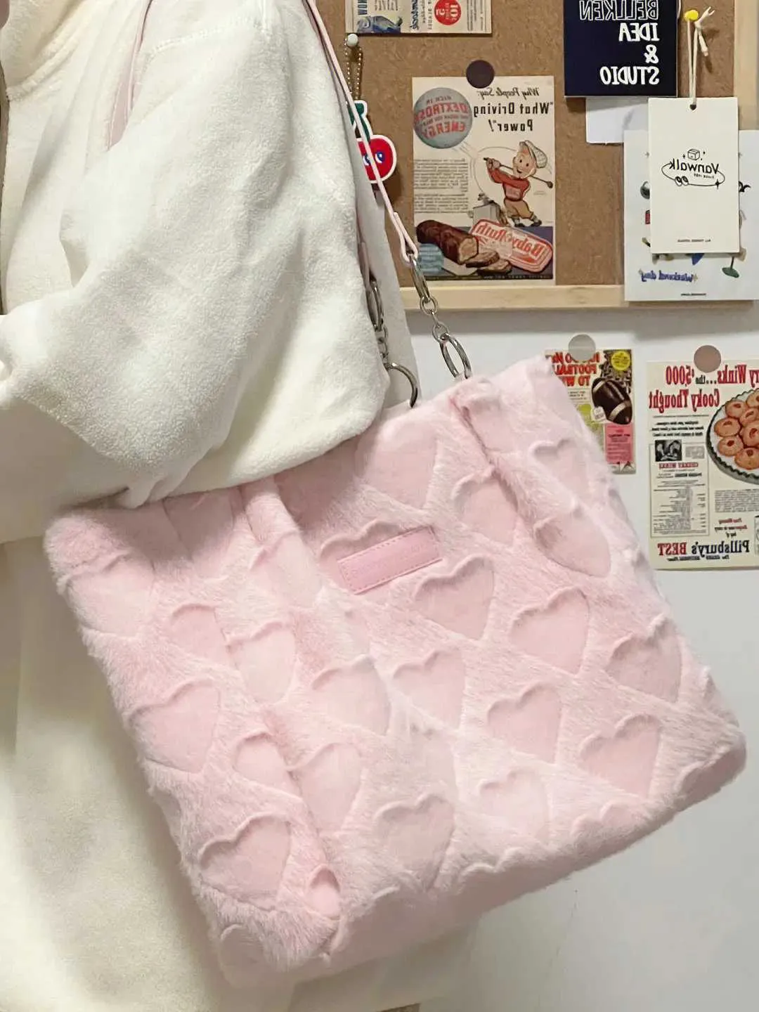 Cute fur casual caring lady sweet shoulder bag solid color womens plush handbag Y241025_voghion.com