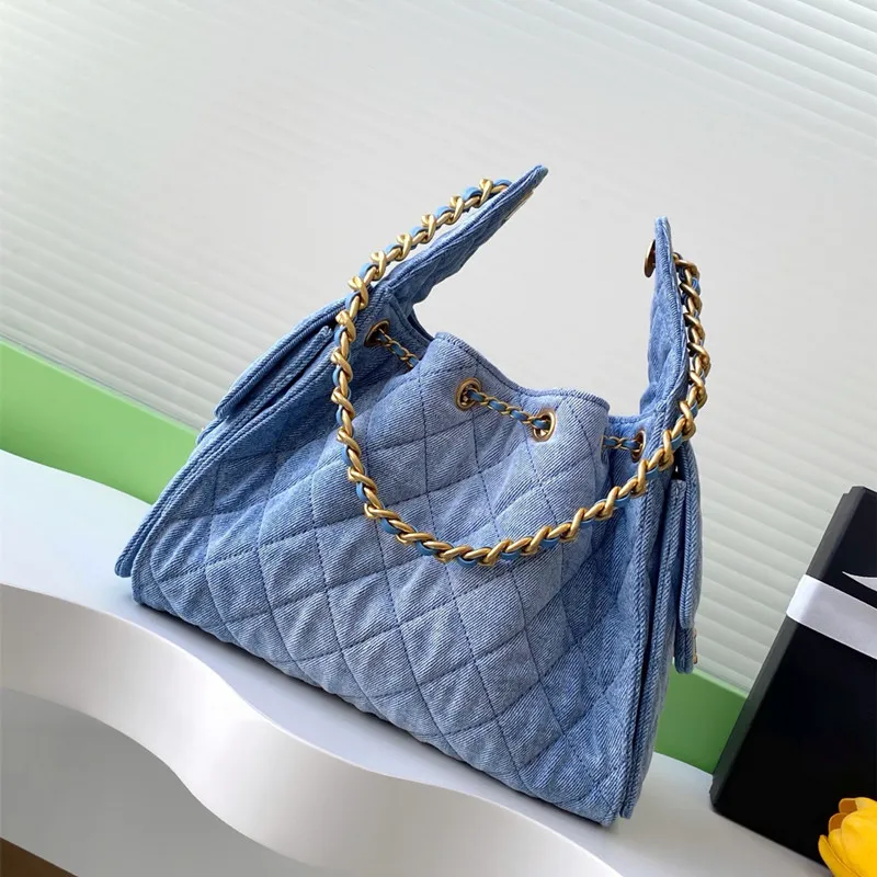 Borsa a secchiello con coulisse e tracolla a catena di alta qualità, 25 cm, in pelle Bury e denim blu, borse a mano, tote, moda_voghion.com