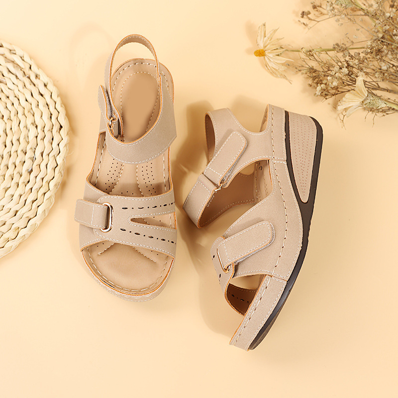 Modische Strandpantoffeln für Damen mit Hohlkeilnähten_voghion.com