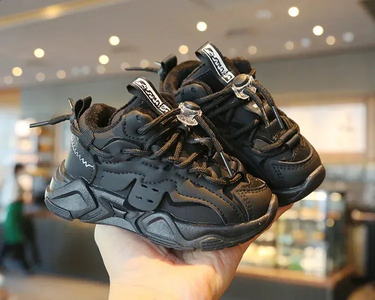 2024 Moda Peluche Corto e Grasso Impermeabile Ragazzi Comode Ragazze Corsa Antiscivolo Bambini Scarpe Sportive 240912_voghion.com
