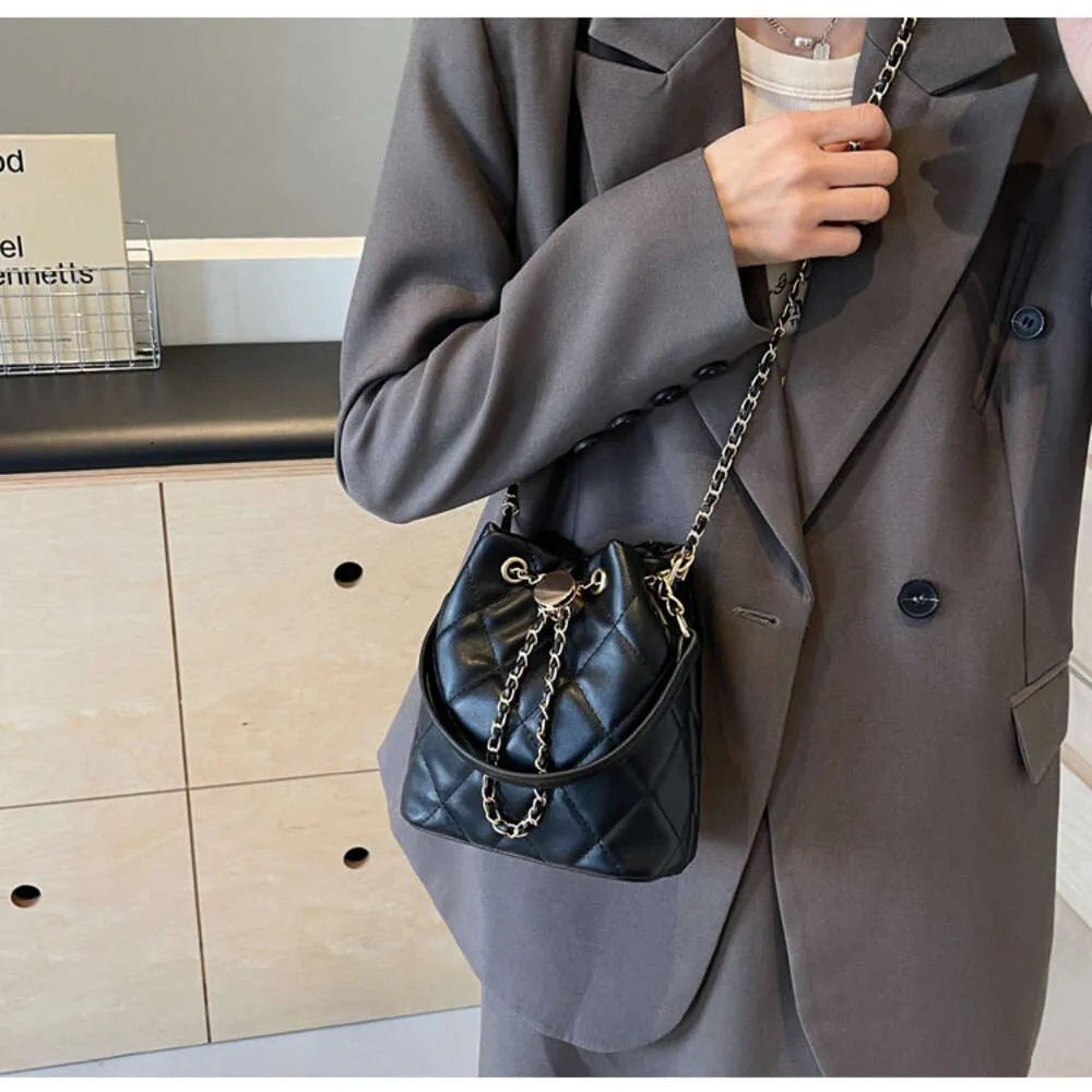 2024 Neue Damen Handba Crossbody Ba Kette Innovatives Design Mode Vielseitig Natürlicher Minimalistischer Stil Kostenlos_voghion.com