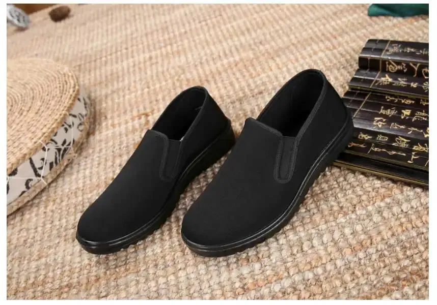 Frühling Schwarze Baumwolltuch-Loafer Schuhe Casual Sneaker Dad Herren Slip On Work Light Männliche Kung Fu Schuhe 240626_voghion.com