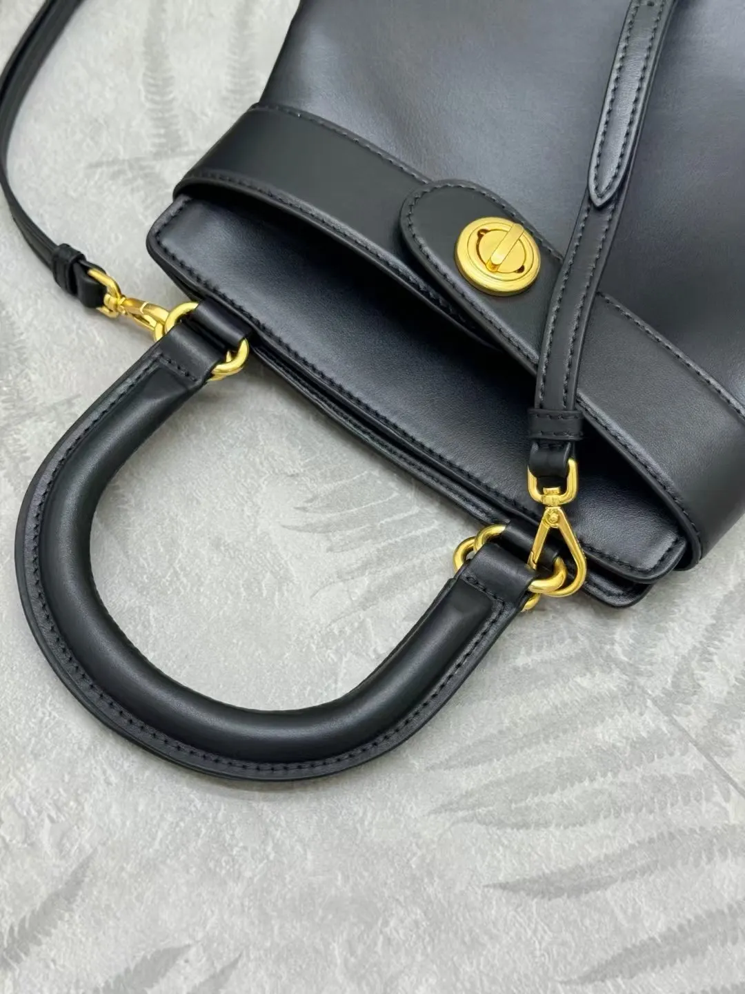 10A Top Handle Handbags Quality Designer Calfskin Leather Waist Belt Hobo Bags Gold-tone Hardware Twistlock Buckle Long_voghion.com
