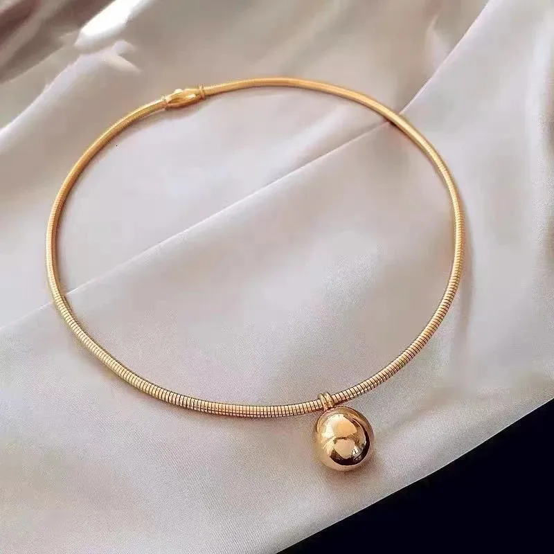 Collane Ciondolo a sfera rotonda Acciaio inossidabile Chockers Torques Collana sexy esagerata di gioielli di moda per donne coreane_voghion.com