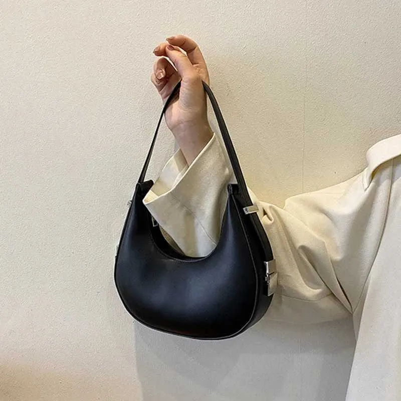 Borsa a spalla a mezzaluna donna elegante in ecopelle_voghion.com