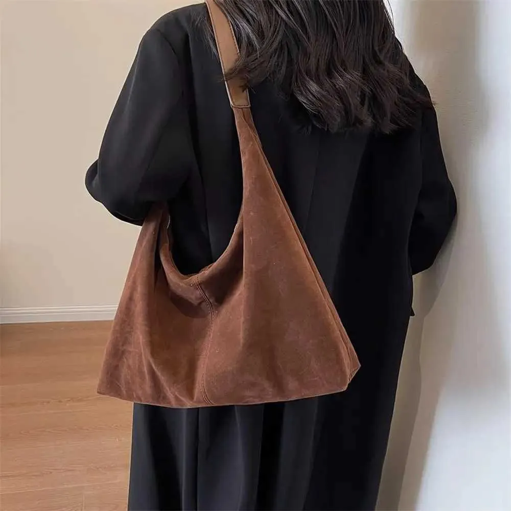 Borse autunnali Borse in pelle scamosciata marrone per donna Borsa a tracolla grande con cerniera SlouchyC241031_voghion.com