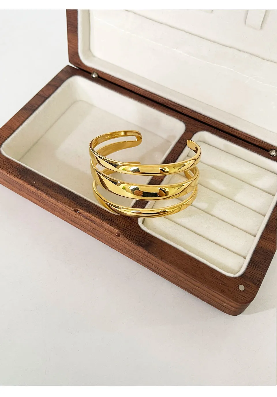 Pulsera minimalista de acero inoxidable chapado en oro macizo PVD de tres capas sin deslustre Perisbox_voghion.com