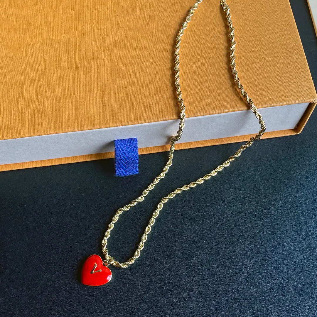 Designer Necklace Fashion Jewelry Charm Women Party High Quality Gift Love Heart Pendant Necklaces_voghion.com