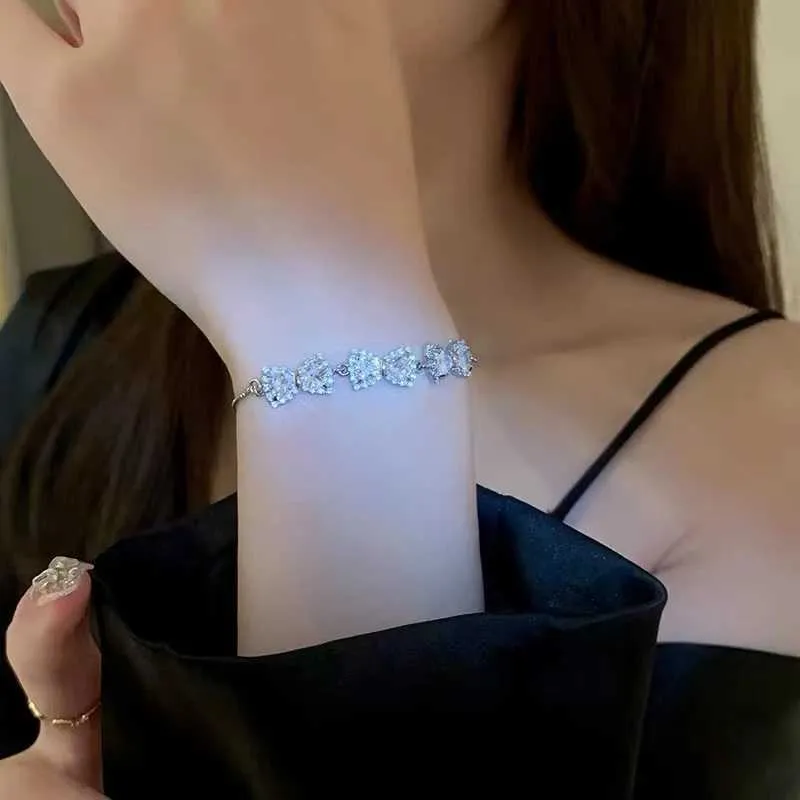 Shiny Zircon Bangle For Women, Elegant Silver Colour Bow Bracelet_voghion.com