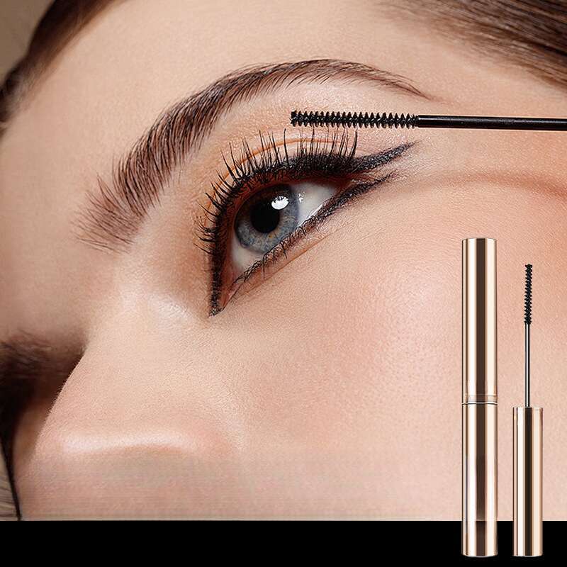 Mascara arricciante e senza grumi che rimane al suo posto in modo naturale_voghion.com