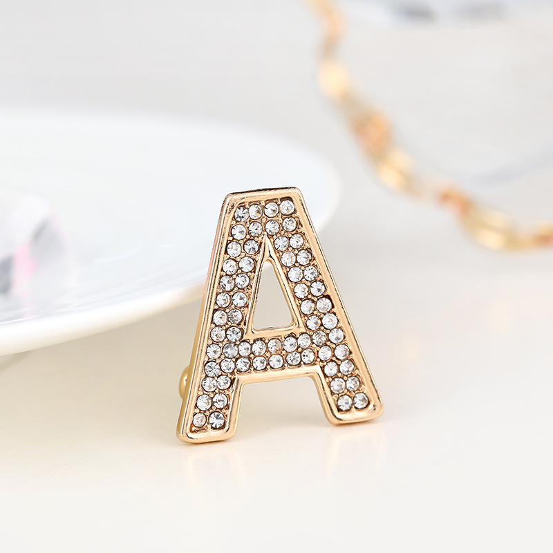 Spilla versatile con lettere inglesi in strass, stemma con fiore sul petto, luce antiscivolo, alla moda per uomo e donna_voghion.com