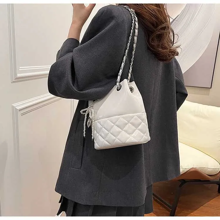Damen Ledertasche Bucket Bag Schultertasche Mit Kettengliedern_voghion.com