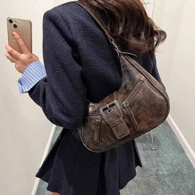 LEFTSIDE Retro Riemendesign PU Lieder Schëllertaschen fir Fraen 2024 Y2K Kleng Vintage Fraen Ënneraarm Crossbody Tasche_voghion.com