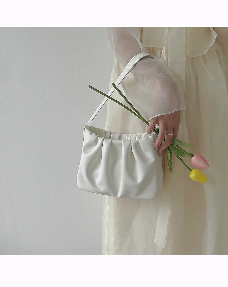 Neue handliche kleine Wolke im französischen Stil 2024 Sommernische plissiert einfache und modische Umhängekette mit einer Schulter_voghion.com