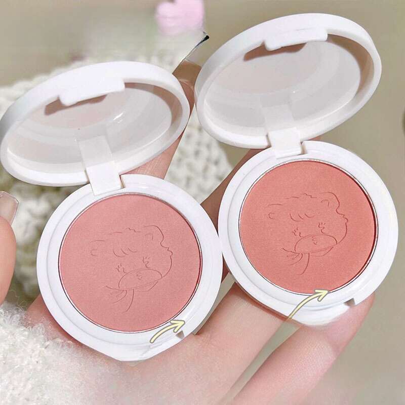 Natürliches, einfaches, vielseitiges, lebendiges Make-up für Frauen mit hoher Farbkonsistenz_voghion.com