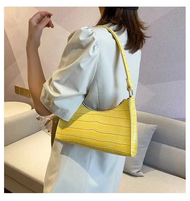 Designer Leather Shoulder Bag Retro Solid Colour Chain Handbag_voghion.com