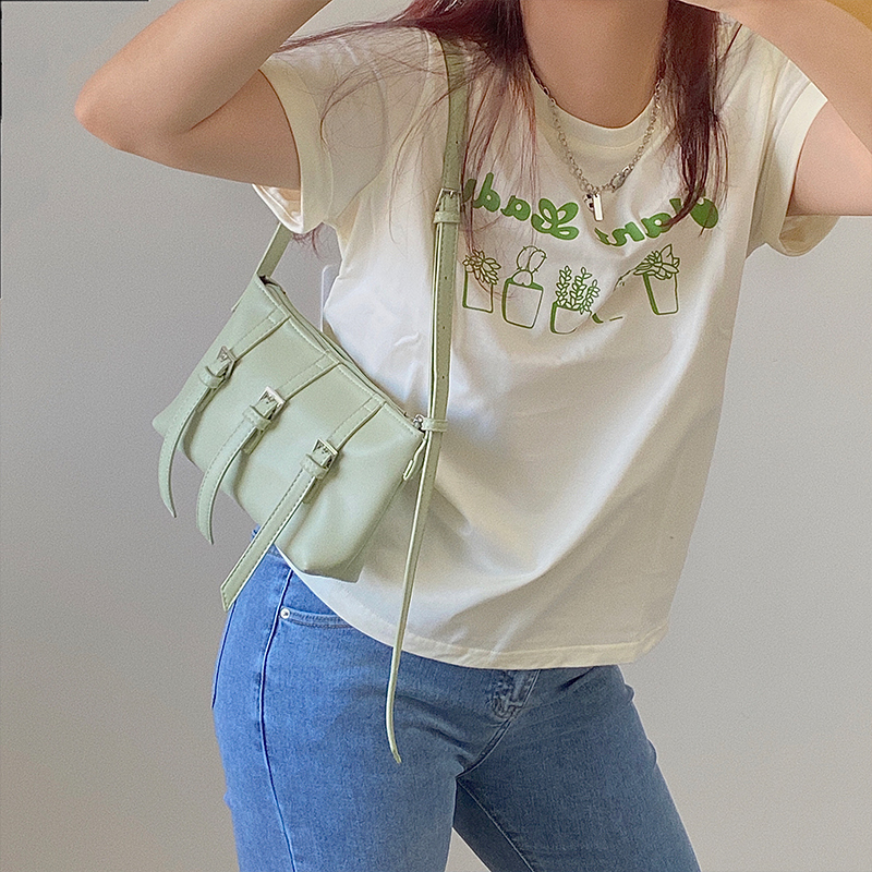 2024 Nischendesign Crossbody Damengürtel personalisierte Einzelschulter Unterarm lässig neue trendige und würzige Mädchentasche_voghion.com