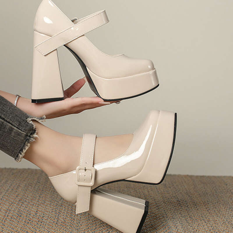 Novos saltos altos pretos e grossos para mulheres, primavera de 2023_voghion.com