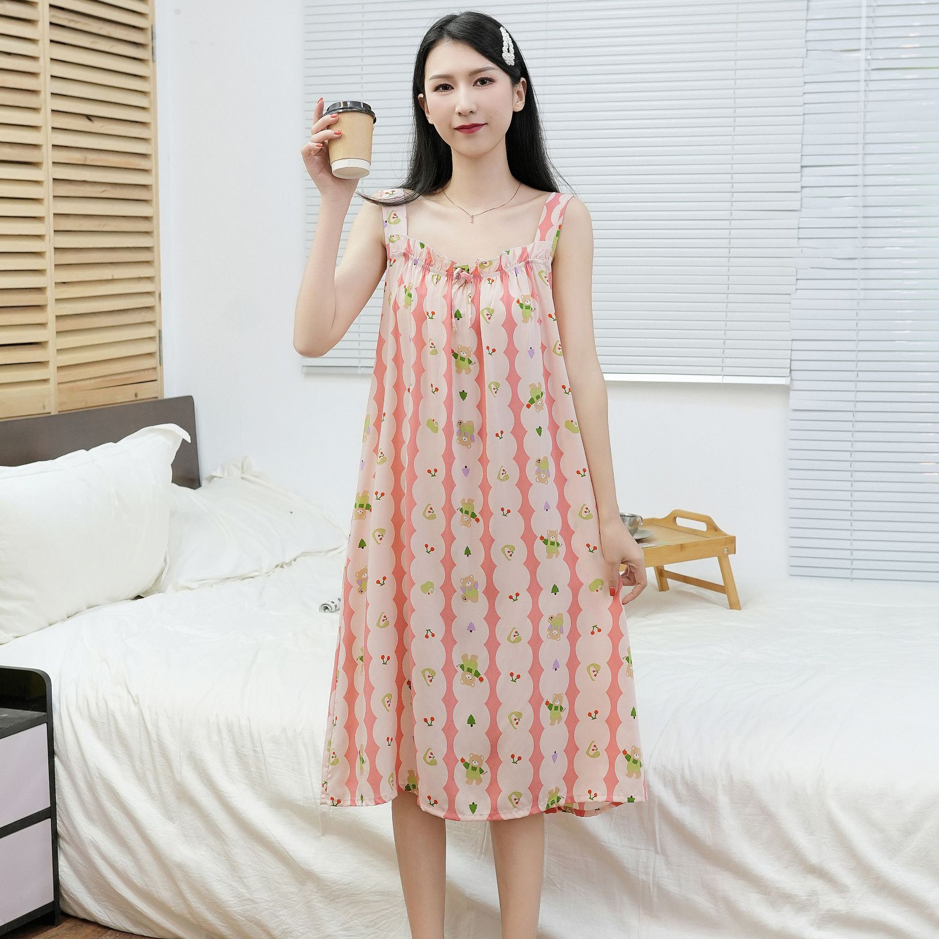 Indumenti da notte da donna Ciondolo piccolo pigiama floreale per ragazze fresche, adorabile abbigliamento per la casa in seta_voghion.com