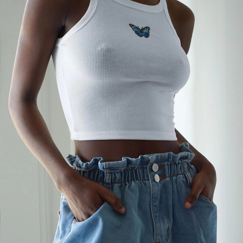 Fengjie Pai, beliebter Online-Star, präsentiert ein neues Unterhemd mit Schmetterlings-Print für Damen im Sommer 2024_voghion.com