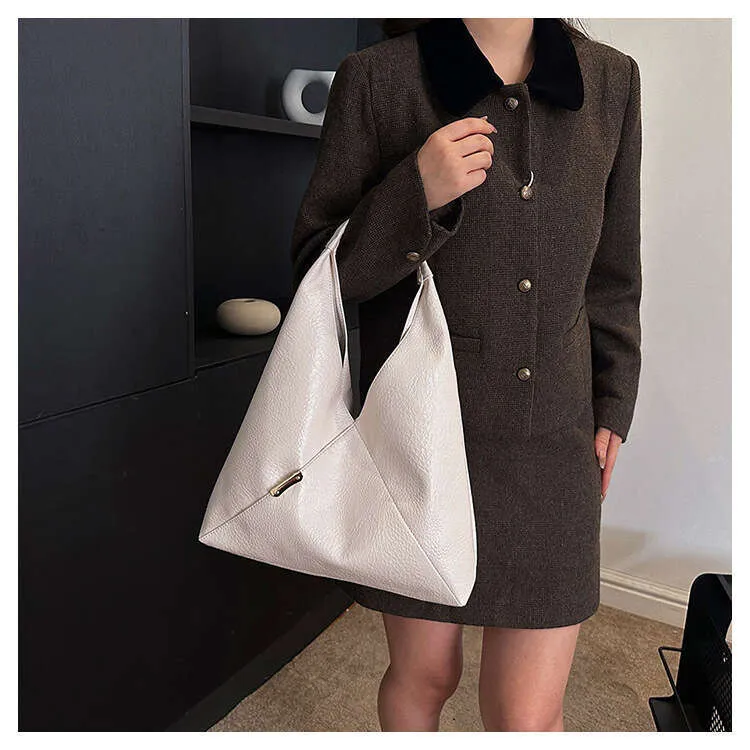 2024 Populaire Nouveau Triangle De Poche Aisselles Mode Simple Cool Style Sac À Bandoulière Street Dressing_voghion.com