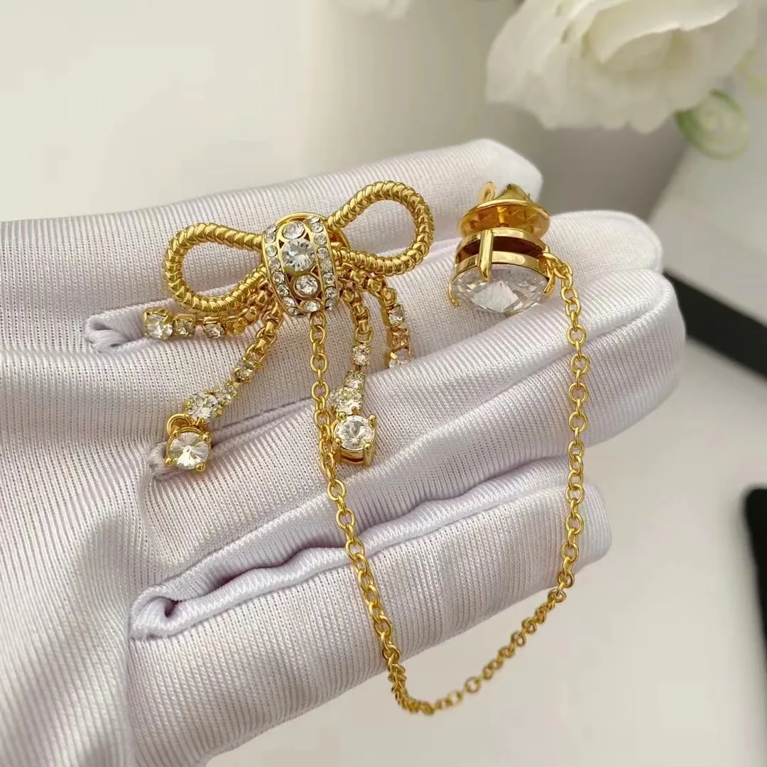 MU Marke Designer Brosche Shing Kristall Süße Schleife Charme Dame Pins Für Frauen Niedliche Bowknot Broche Broschen Party Schmuck_voghion.com