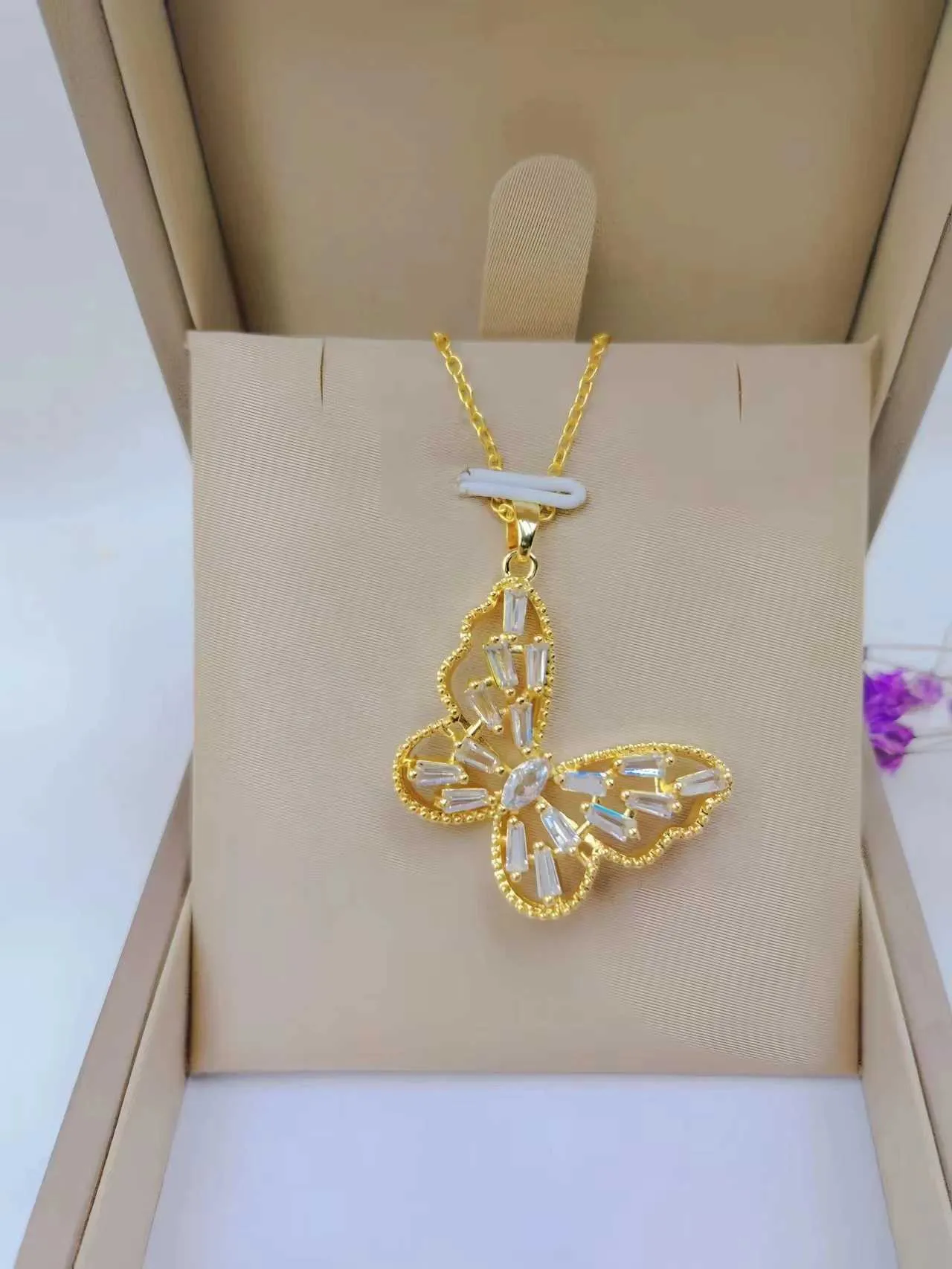 Collane europee e americane alla moda, collana con farfalla colorata, classica catena per clavicola bianca e versatile._voghion.com