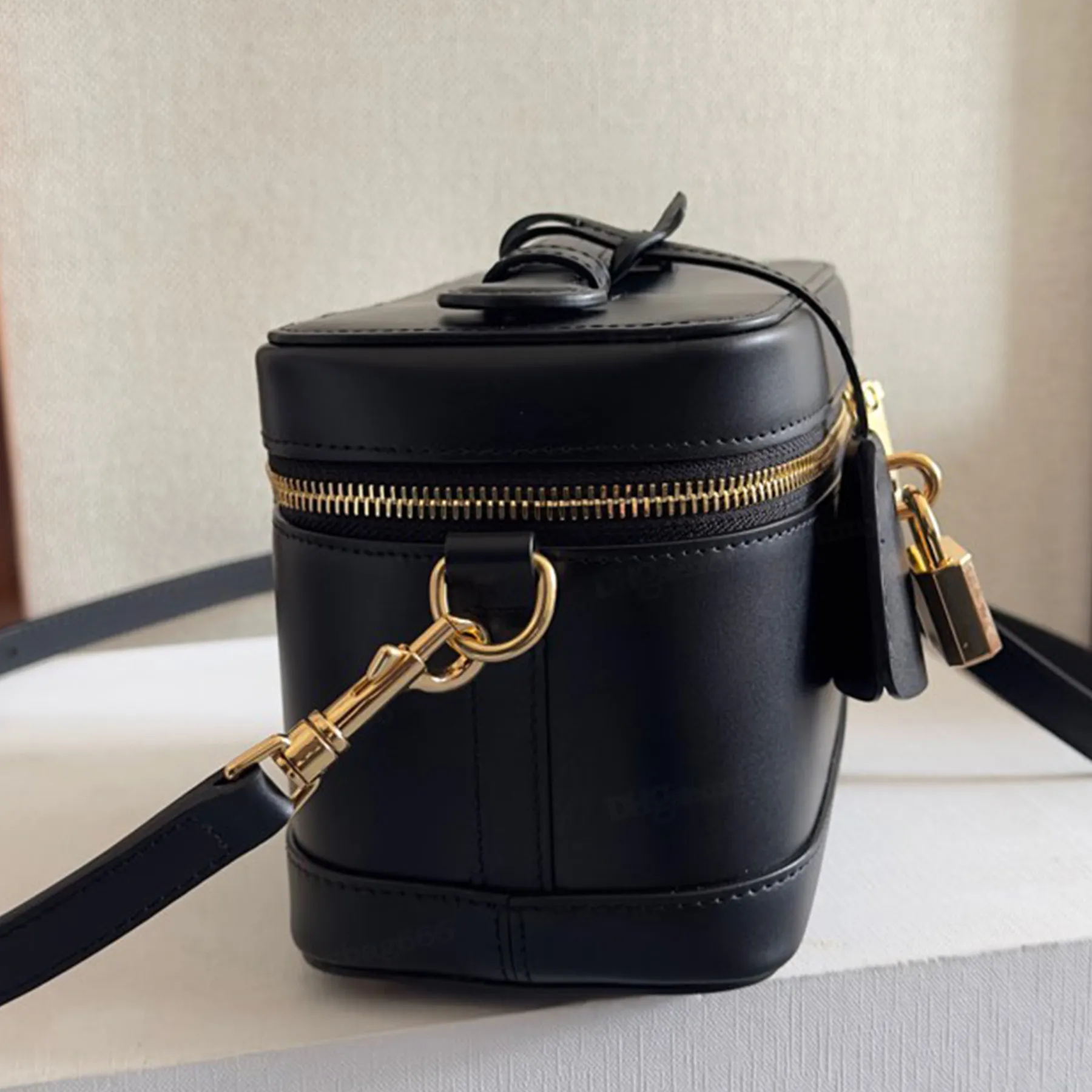 New 10A Vanity In Shiny Calfskin Cosmetic Designer Gold Finishing Lambskin Lining Shoulder Zipper Closure Crossbody Bag_voghion.com