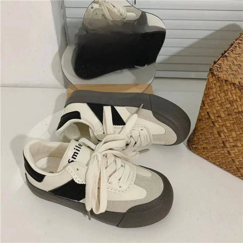 Vintage veelzijdige damessneakers casual flat bread schoenen 35-43 verkrijgbaar in zwart wit 240607_voghion.com