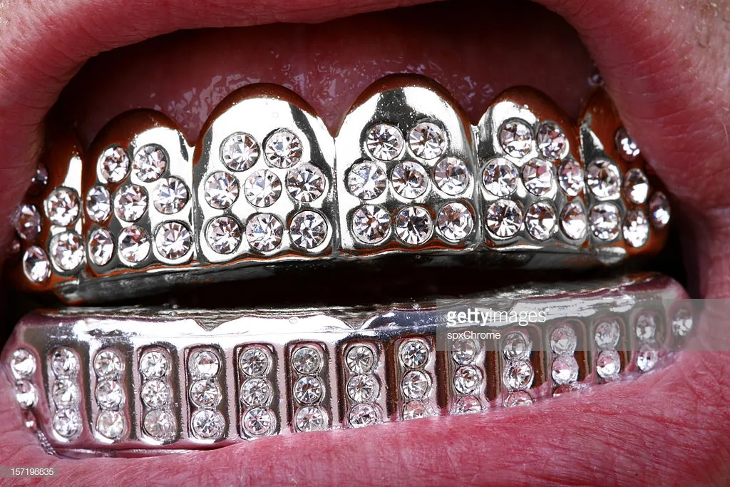 Echtes Gold Vampirzähne Fang Grillz Punk Hiphop CZ Cubic Zirkon Poker Buchstaben Iced Out Dia Grills Zahnspangen Zahnkappe_voghion.com