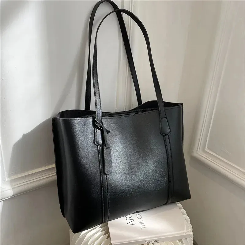 1PC borsa a tracolla casual versatile in morbida pelle nera minimalista di grande capacità 240822_voghion.com