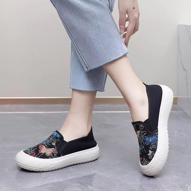 2024 spring new women's round head slip-on canvas women breathable soft sole student lazy single shoes_voghion.com
