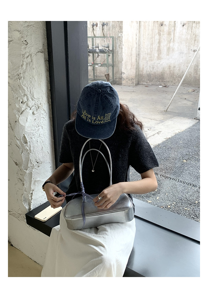 2024 Estate coreana Nuovo design di nicchia Borsa da donna portatile in stile balletto Tendenza moda Borsa versatile in argento con tracolla singola_voghion.com
