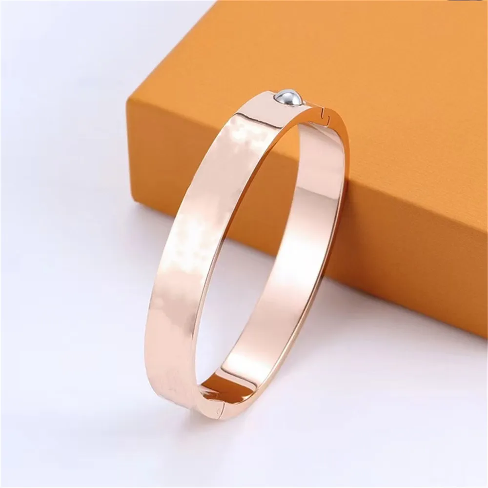 Modedesigner Damen Diamant Tennis Gravur Taufarmbänder Manschettenarmband Initialenarmband Hochzeit Muttertag_voghion.com