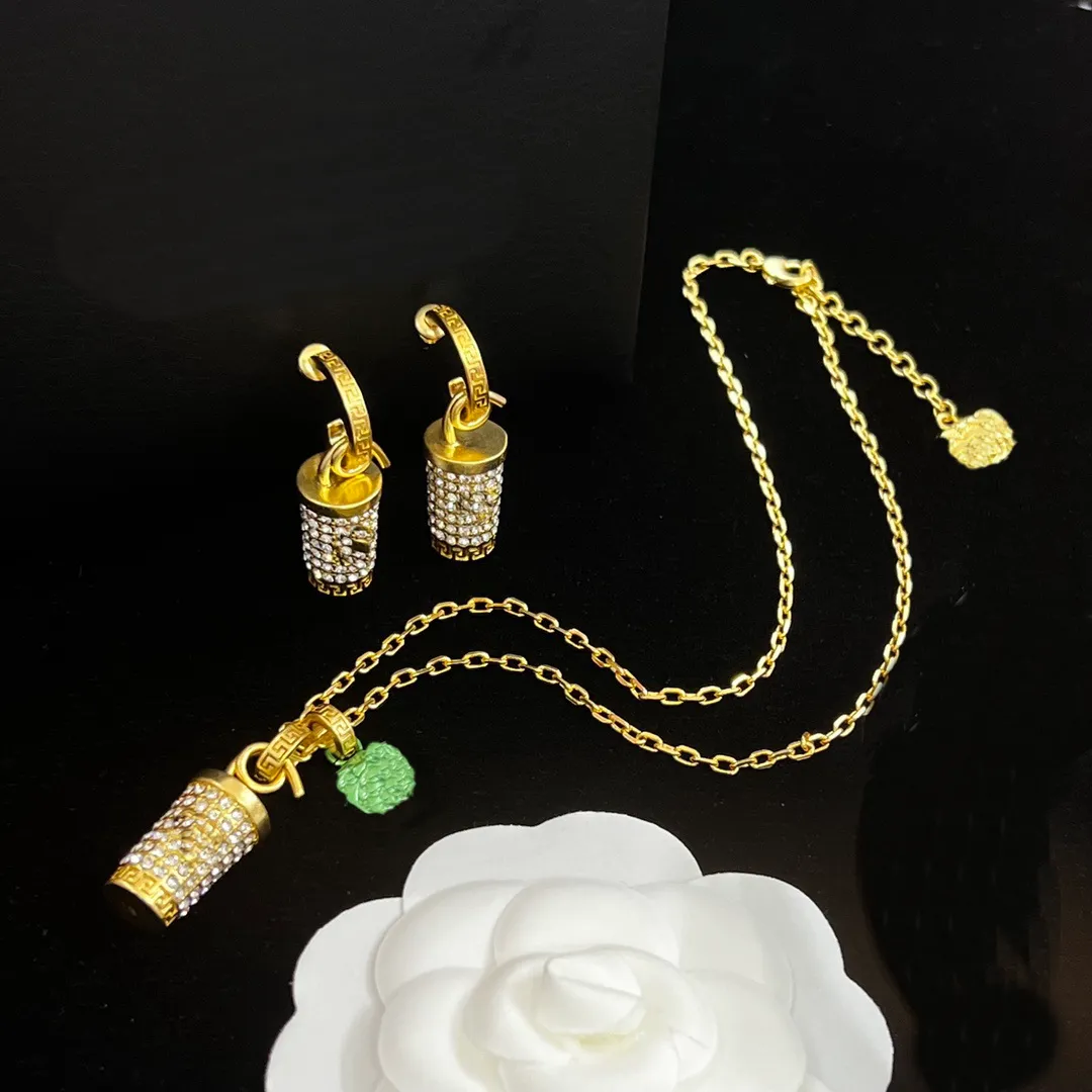 Voll gebuert zylindresch Taass einfach Fraen Halskette Ouerréng Set Damen Banshee Kappskulptur Klavikulärkette Designer_voghion.com